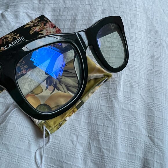 Caddis D-28 Reading Glasses in Heritage Green. - Picture 4 of 9